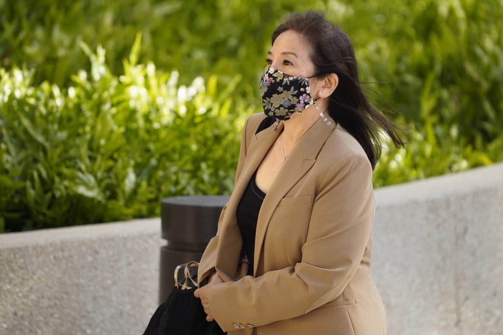 Laurel Mau enters the Prince Jonah Kūhiō Kalanianaʻole Federal Building and United States Courthouse for the Kaneshiro corruption trial Thursday, April 4, 2024, in Honolulu. (Kevin Fujii/Civil Beat/2024)
