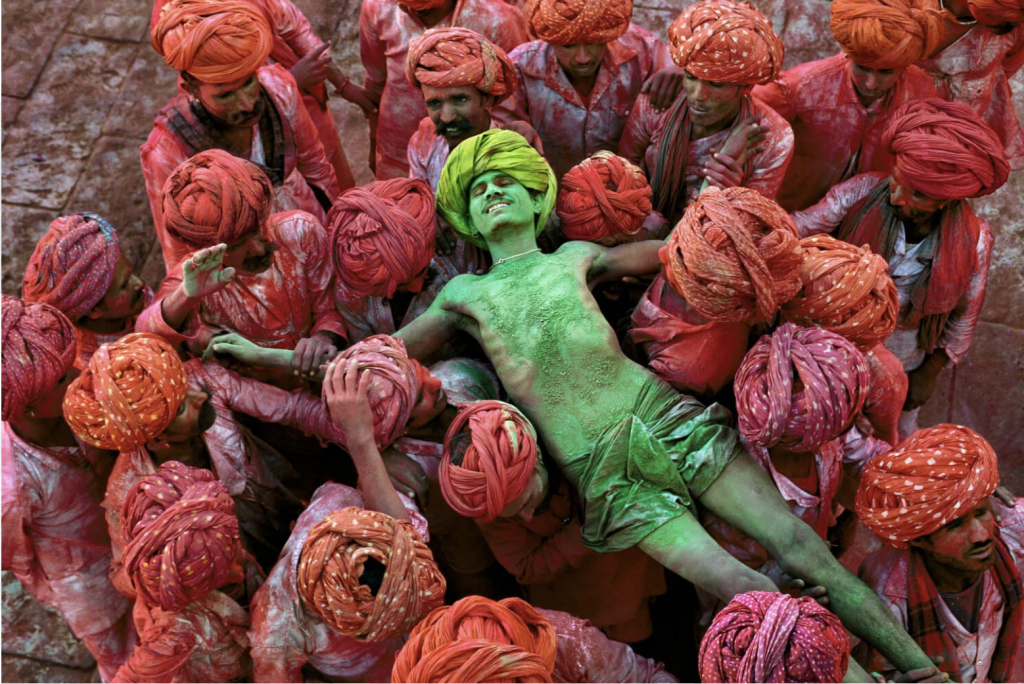 A crowd carries a holy man in Rajasthan, India
